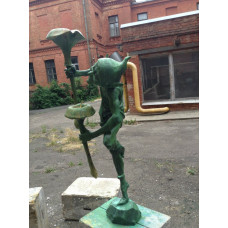 Садово-парковая скульптура из пластика эльфа с грибами